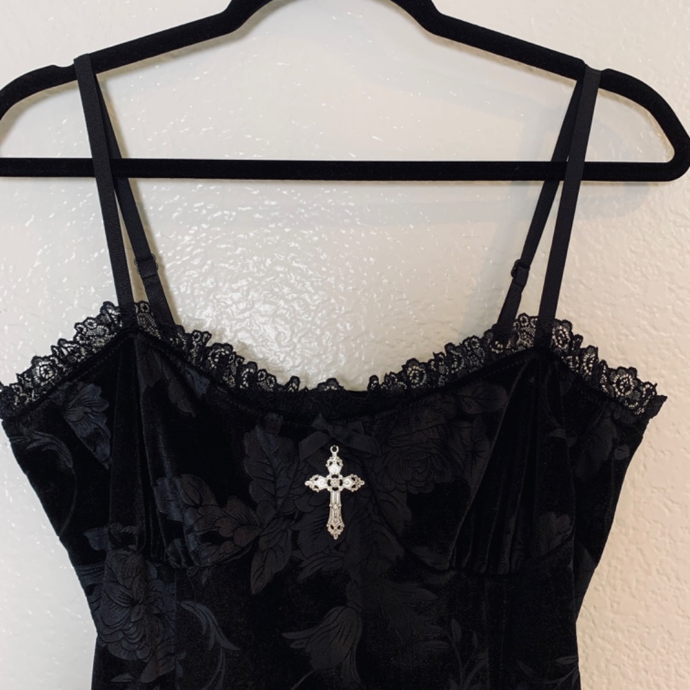 InGoticos Black Velvet Gothic Mini Dress Large Silver Cross Charm Whimsigoth - Picture 4 of 16